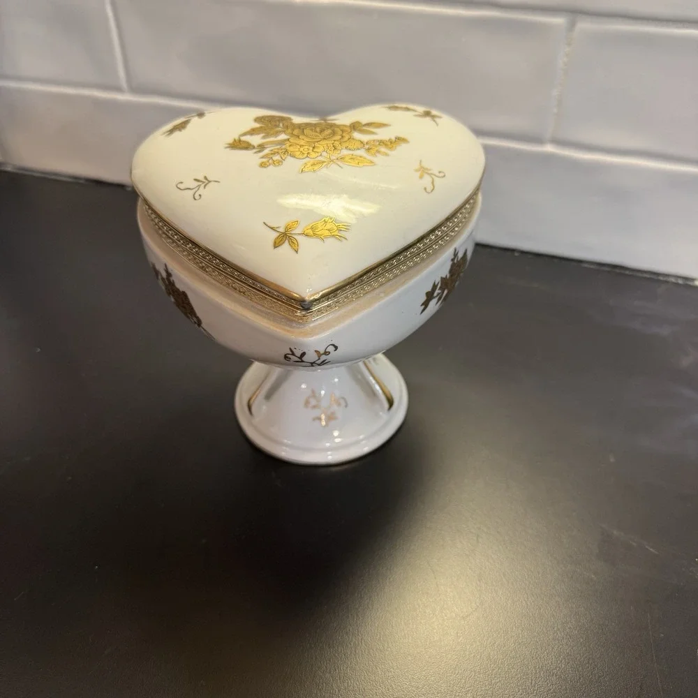 Arnart Heart Shaped Porcelain Vanity Jar Pedestal Hand Painted MCM Lidded Hinged